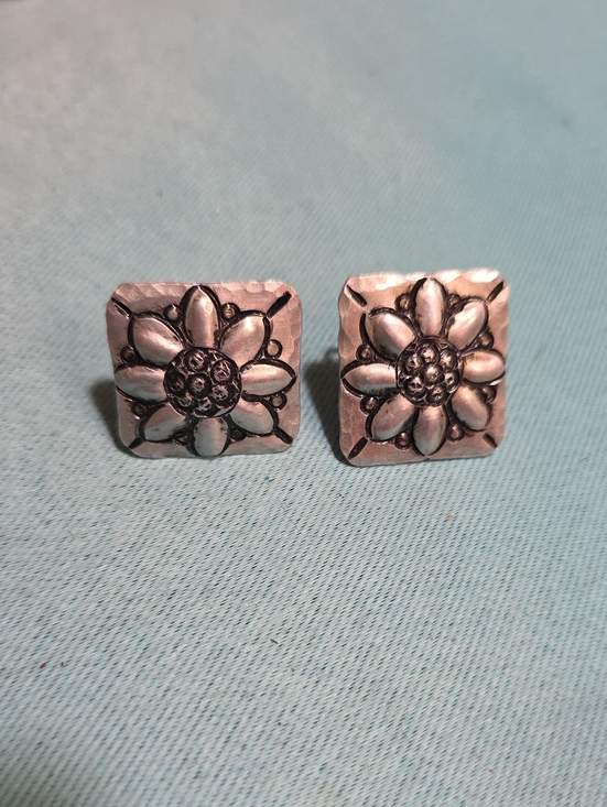 Jewelry - Floral Square Silver-Tone Screw Back Earrings - Elegant Daisy Design